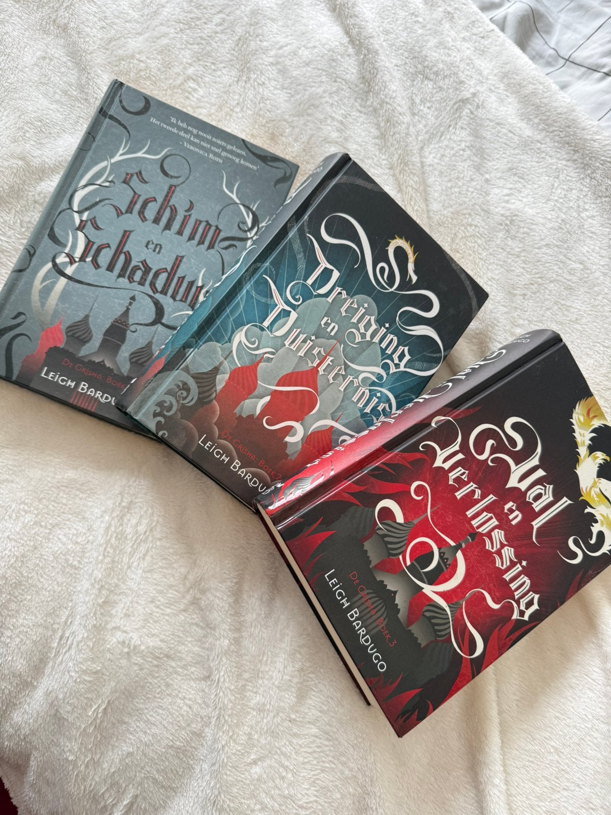 Schim en Schaduw Grisha Trilogy Leigh Bardugo, Boeken, Ophalen of Verzenden, Gelezen