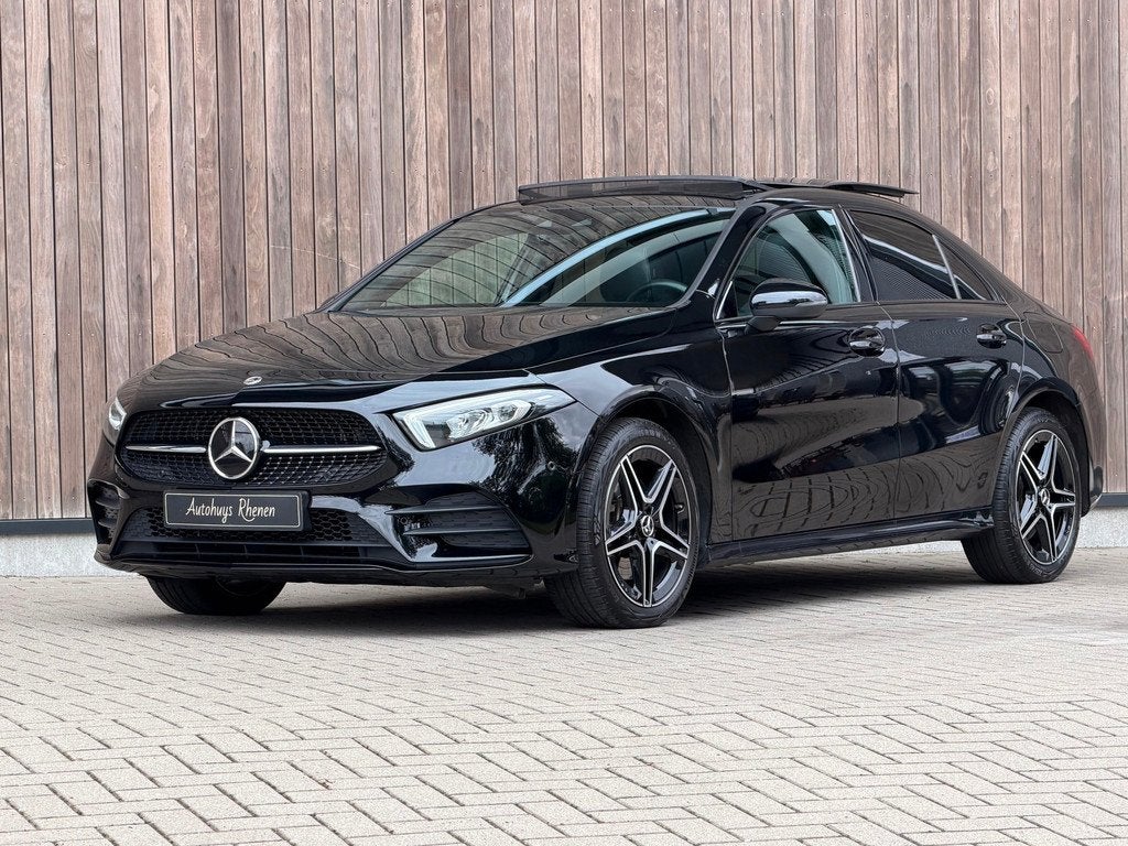 Mercedes-Benz A-klasse 250 e AMG Line / Panoramadak /, Auto's, Mercedes-Benz, Gebruikt, Zwart, 4 cilinders, 15 kWh
