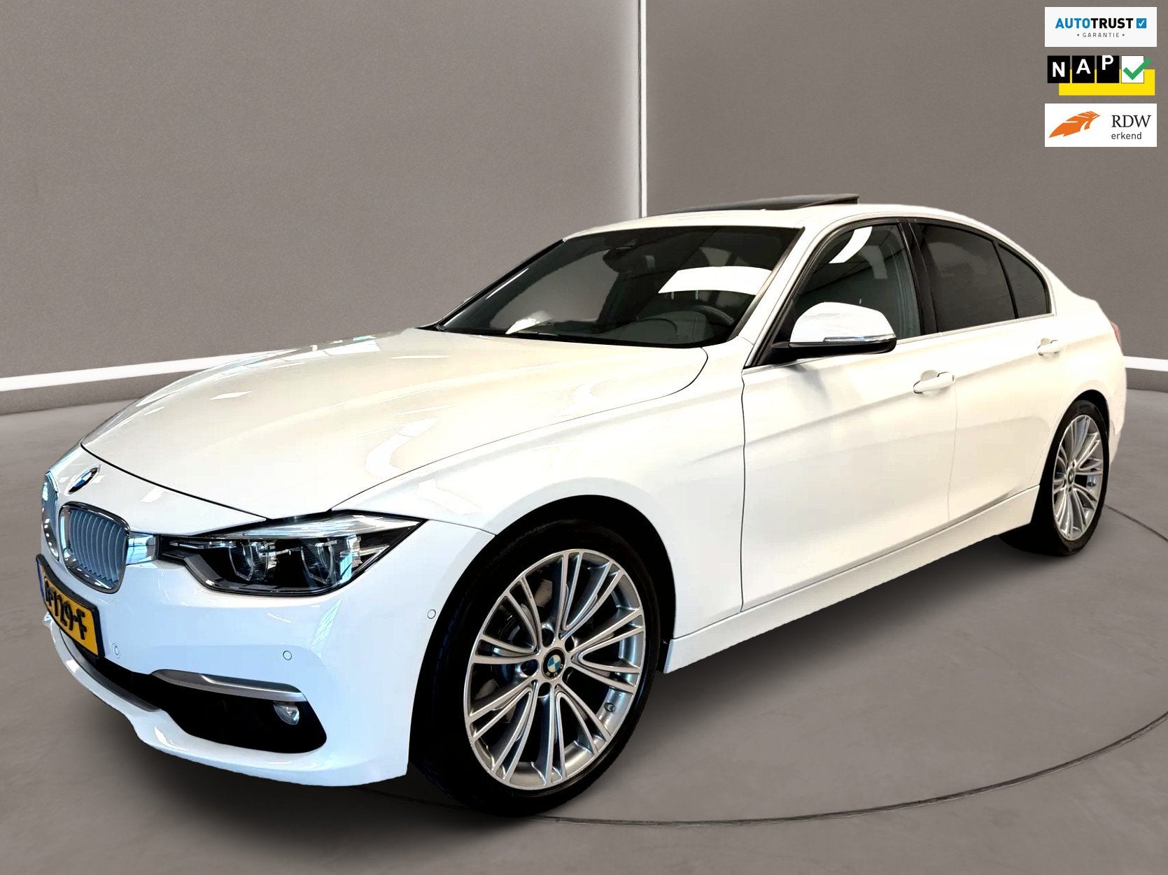 BMW 3-serie 330i Luxury Edition 252 Pk Automaat Airco Navi X, Auto's, Automaat, Euro 6, 4 cilinders, 252 pk