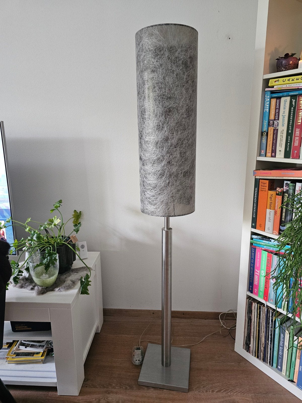 Bony Design Vloerlamp met RVS voet en grijze glasvezel kap, Ophalen, Modern, Strak, E27 (groot), Zo goed als nieuw