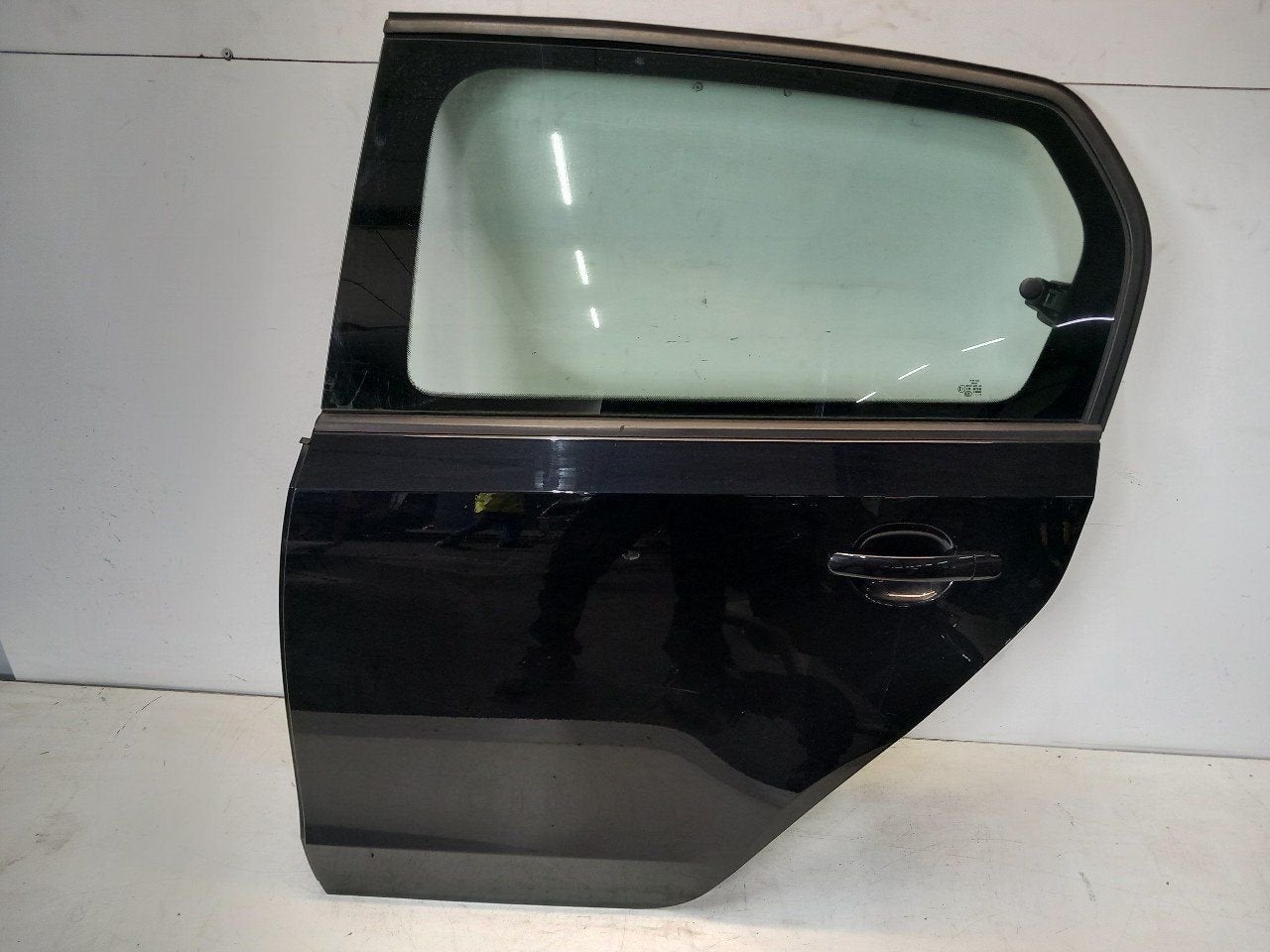 Portier links achter Volkswagen Up, Onderdelen@venauto.nl, Van der Ven Autorecycling B.V., Gebruikt, Ettenseweg 76, 4706 PB Roosendaal, The Netherlands