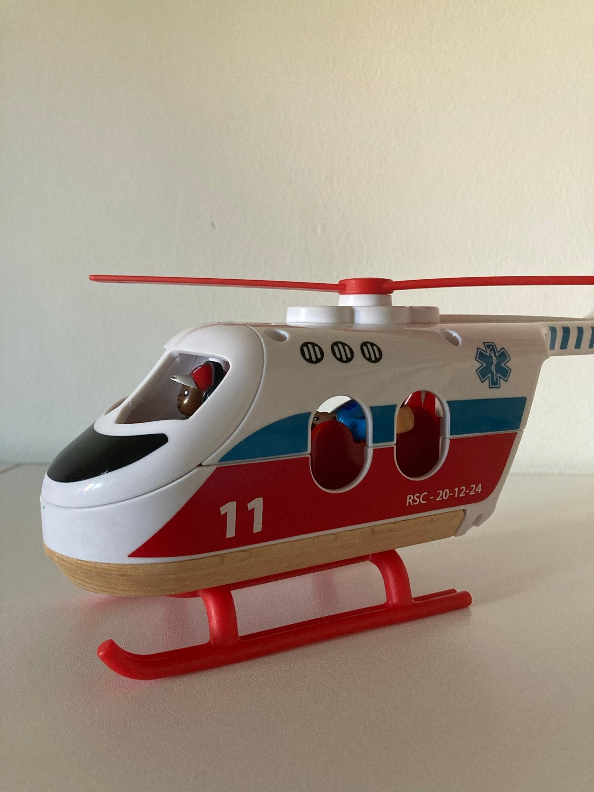 Helikopter met twee figuurtjes, Kinderen en Baby's, Speelgoed | Speelgoedvoertuigen, Zo goed als nieuw, Ophalen of Verzenden