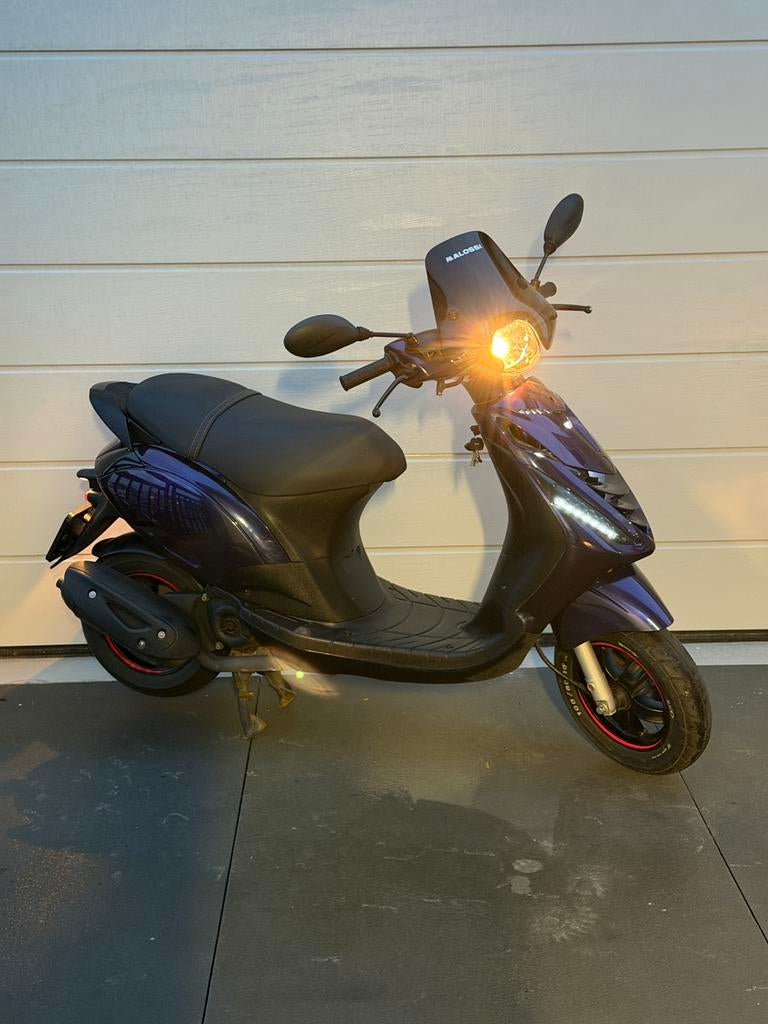 Piaggio zip 50cc e5 2022 brom, Maximaal 45 km/u, Zip, Ophalen of Verzenden, Zo goed als nieuw