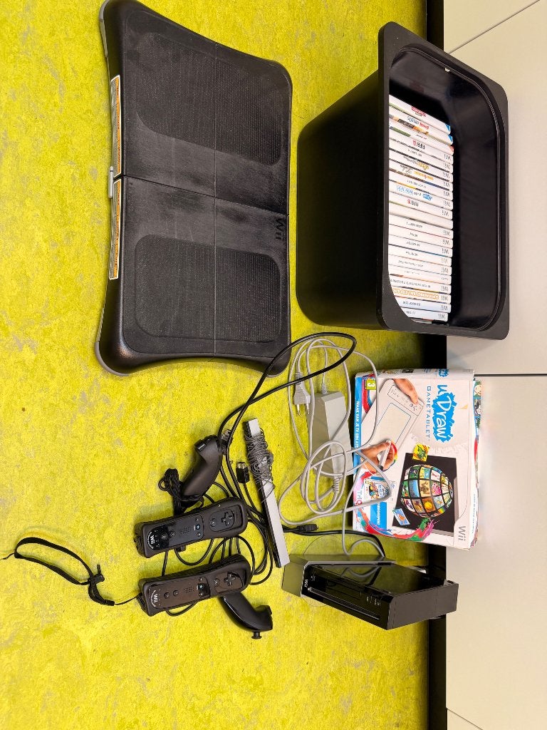 Wii met spellen, Ophalen, Gebruikt, Met 2 controllers, Met games