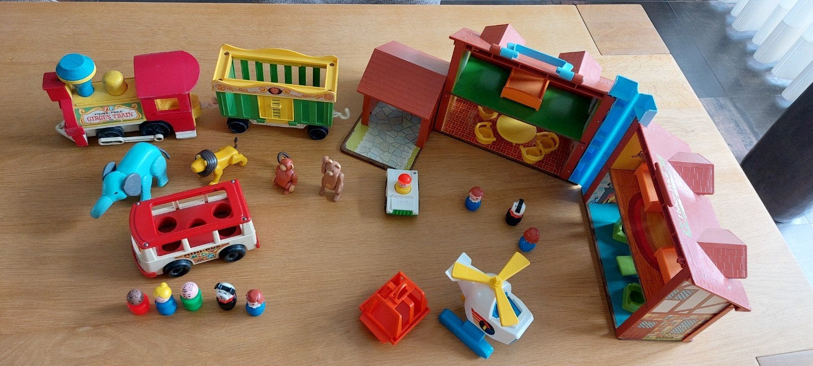 Vintage Fisher-Price speelgoed collectie (bus, trein, huis), Kinderen en Baby's, Speelgoed | Fisher-Price, Ophalen of Verzenden