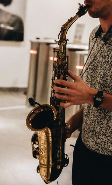 Saxofoonlessen door gecertificeerd docent | OFFLINE & ONLINE, Komt aan huis, Blaasinstrumenten