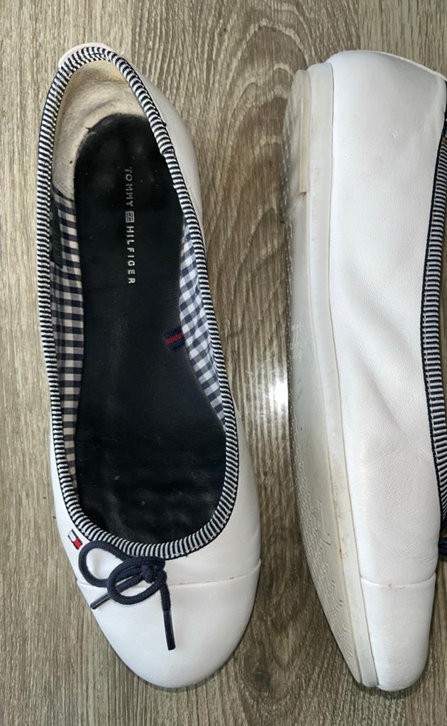Tommy Hilfiger Ballerina's - Wit met marineblauwe details, Wit, Gedragen, Ballerina's, Ophalen of Verzenden