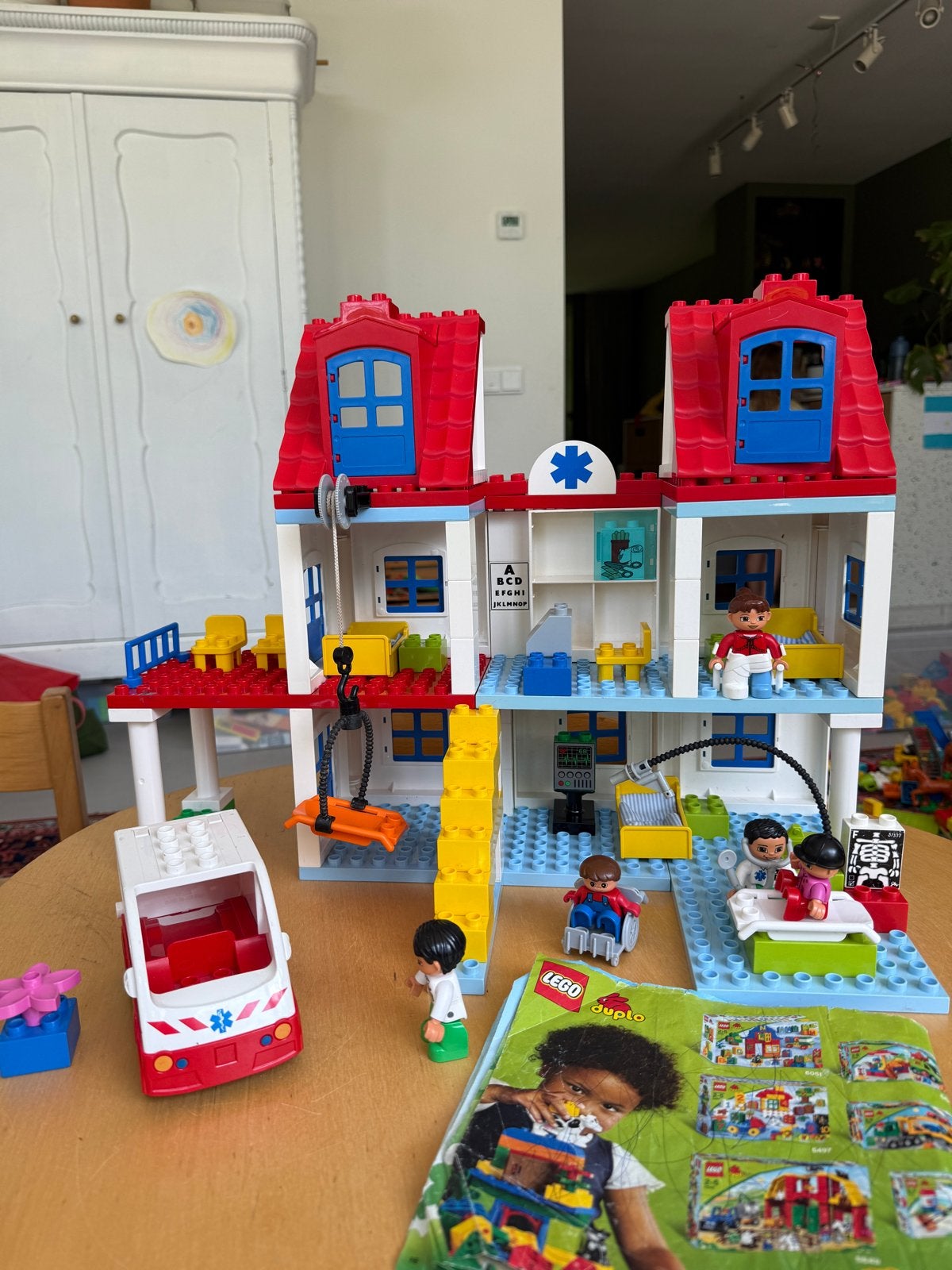 Lego Duplo Ziekenhuis met ambulance en figuren, Kinderen en Baby's, Speelgoed | Duplo en Lego, Ophalen, Inclusief minifiguren