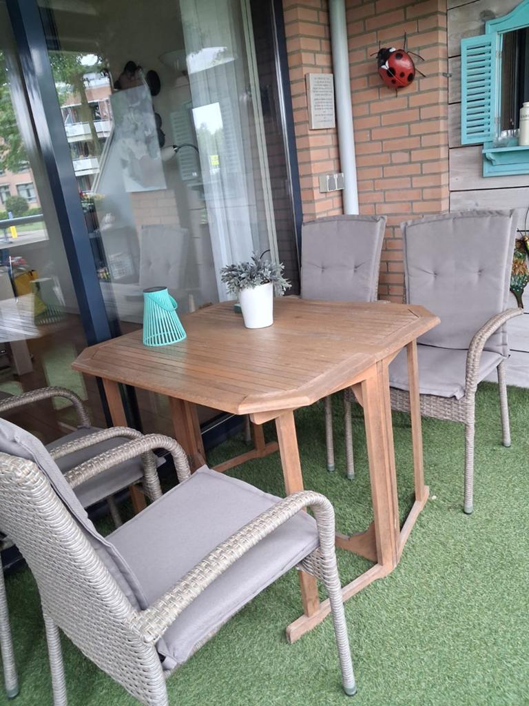 Houten Tuintafel met 4 Kunststof Rieten Stoelen, Ophalen, Gebruikt, Vierkant, Hout