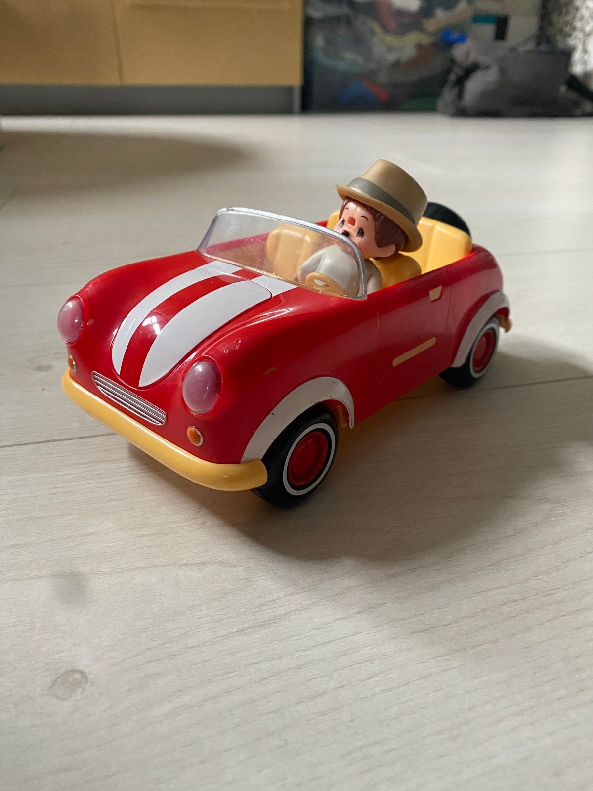 Speelgoed Monchichi auto met poppetje, Ophalen of Verzenden, Gebruikt