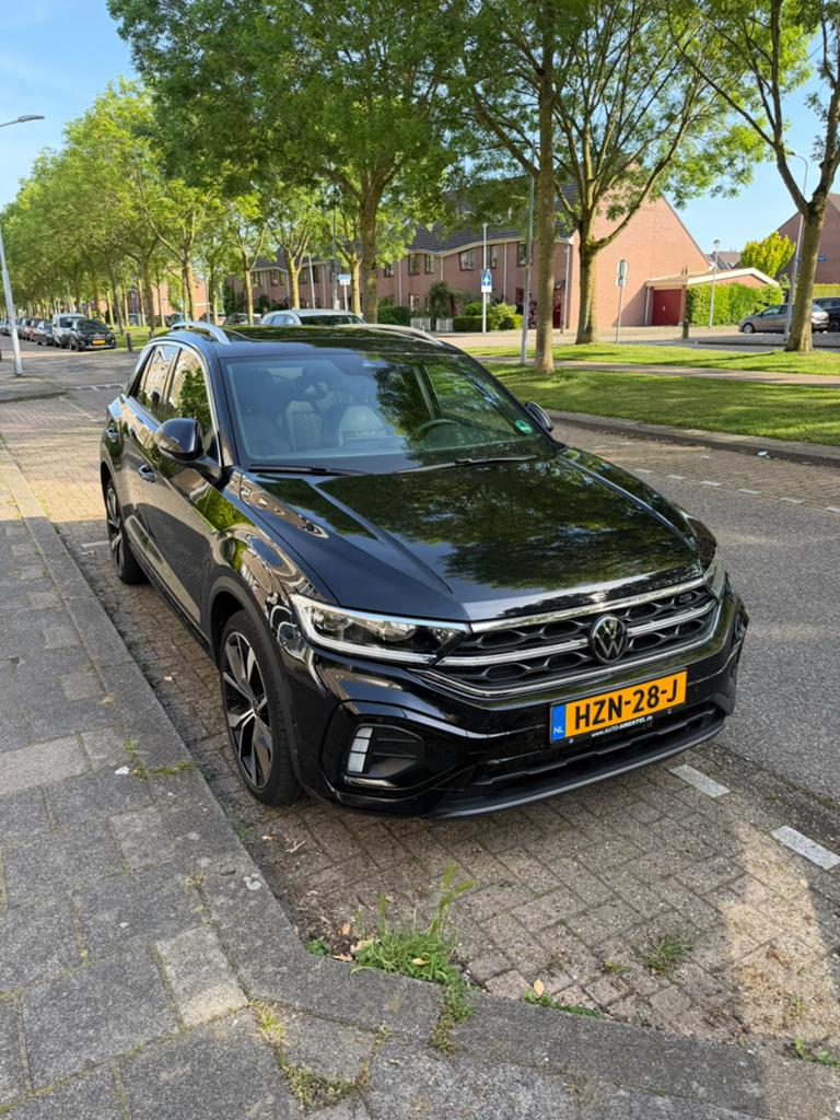 Volkswagen T-Roc R-line 1.5 TSI 150pk 7-DSG 2023PANO 37000km, 1498 cc, 4 cilinders, Zwart, Particulier