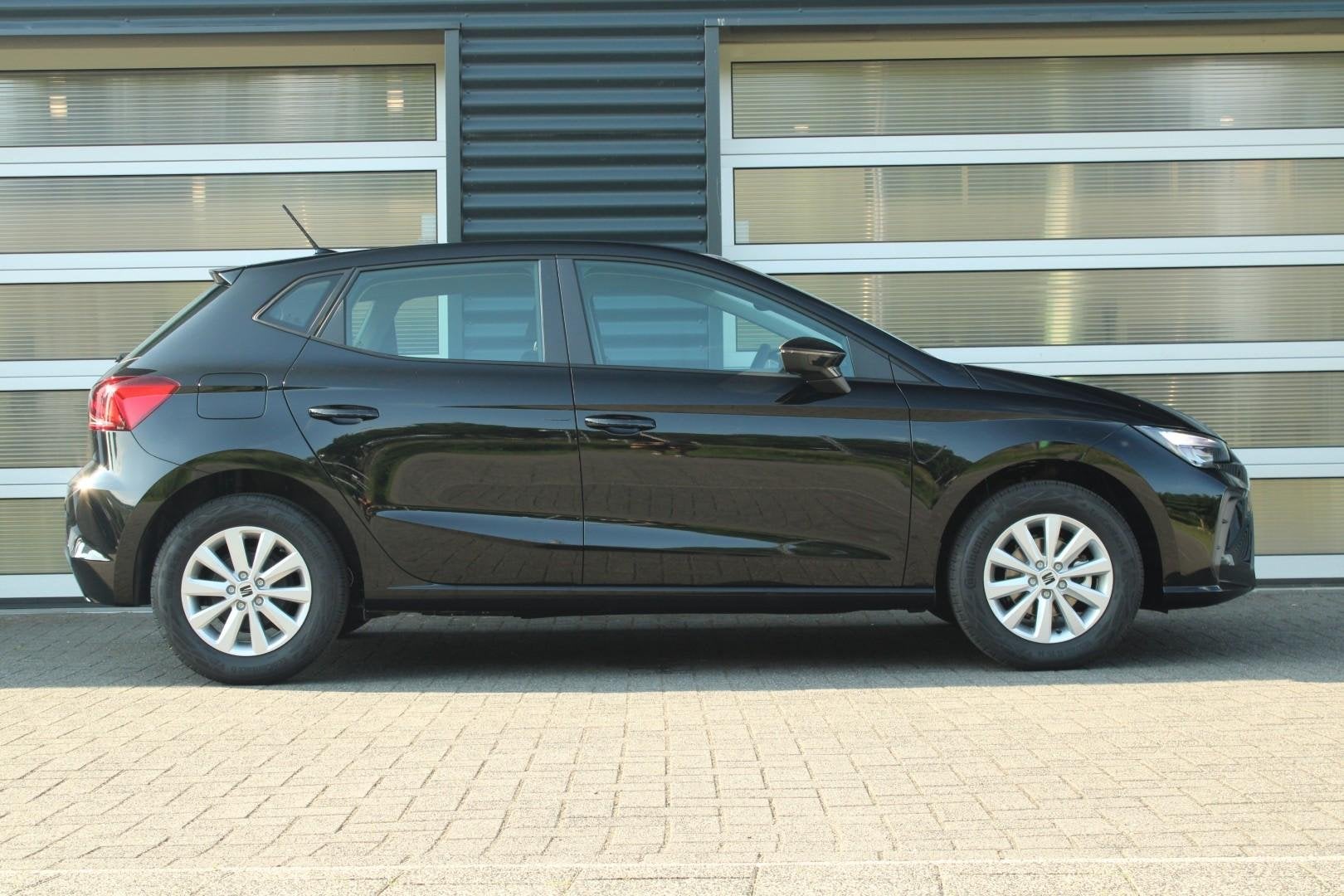 SEAT Ibiza 1.0 EcoTSI 95pk Reference | 15" Velgen | Airco, Voorwielaandrijving, 12 maanden, Stof, Bedrijf