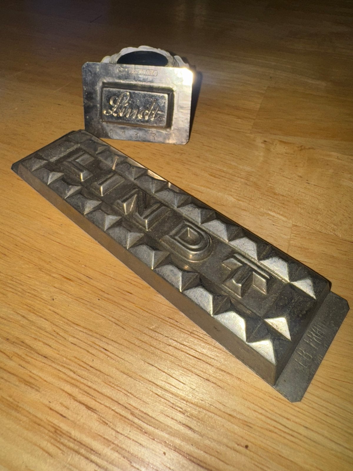 Twee antieke Lindt chocolade vormen mallen, Ophalen of Verzenden, A, A, A