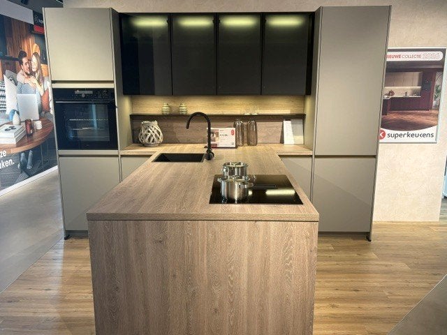 showroomkeuken, unieke opstelling, AFP taupe grijs front, Huis en Inrichting, Ophalen, Overige typen, Nieuw, Grijs