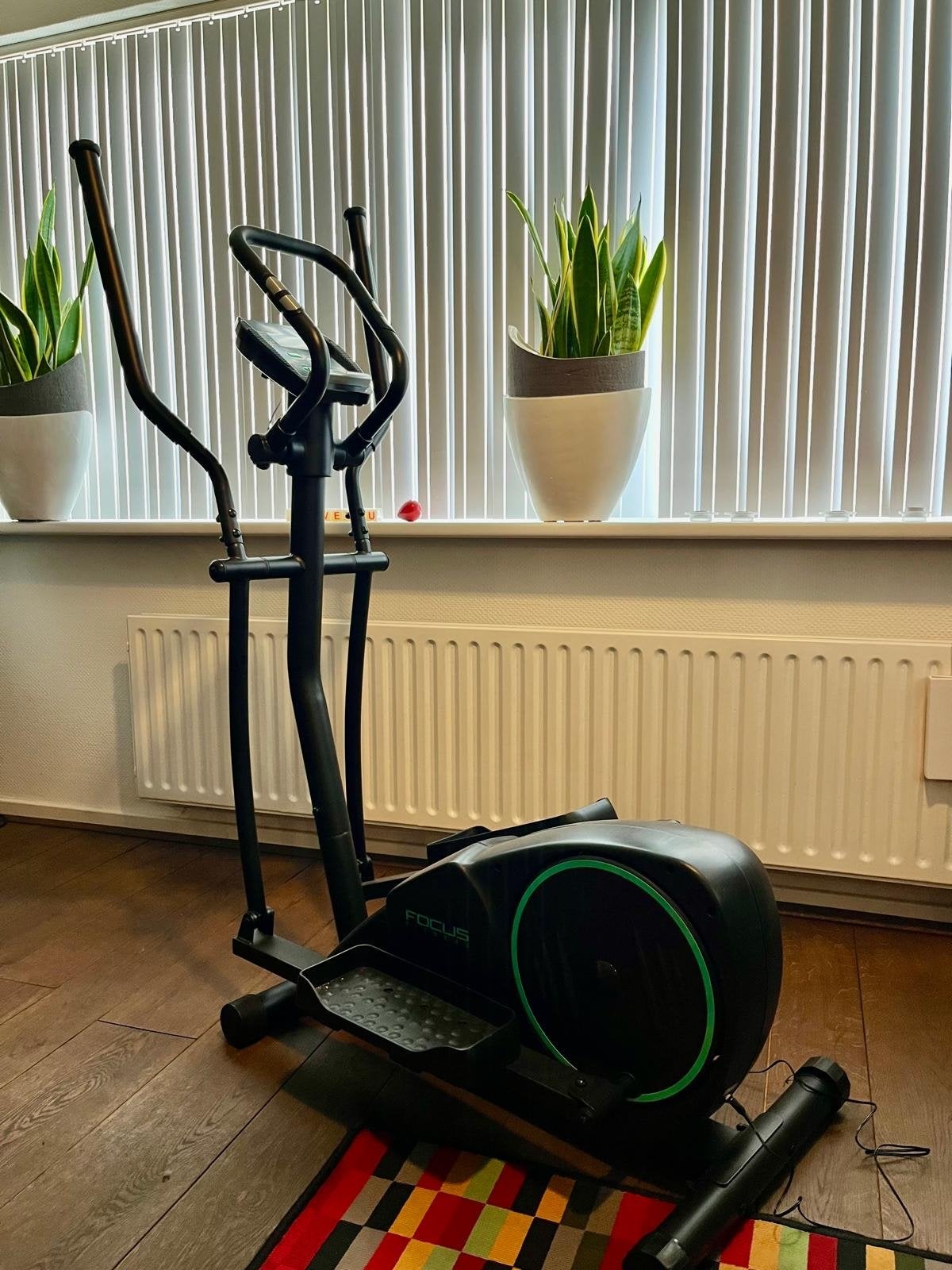 Crosstrainer Focus Fitness Fox 2 - Z.g.a.n. met 16 programma, Ophalen, Armen, Zo goed als nieuw, Crosstrainer