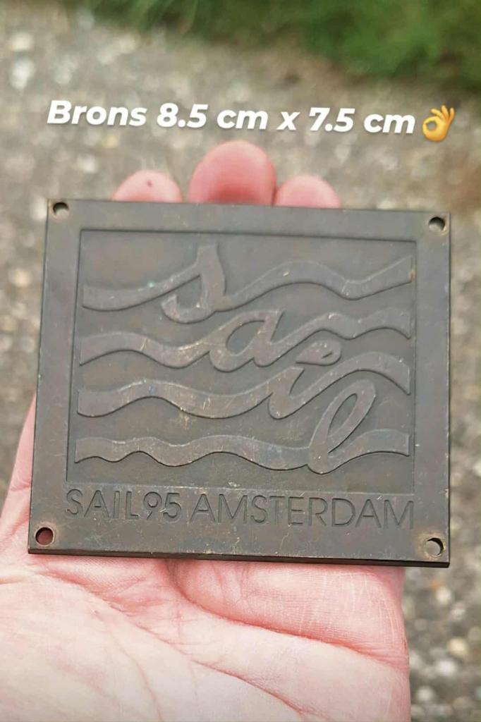 Bronzen Gedenkplaat, plaatje SAIL 95 Amsterdam., Gebruikt, ., Kaart, Foto of Prent, Motorboot of Zeilboot