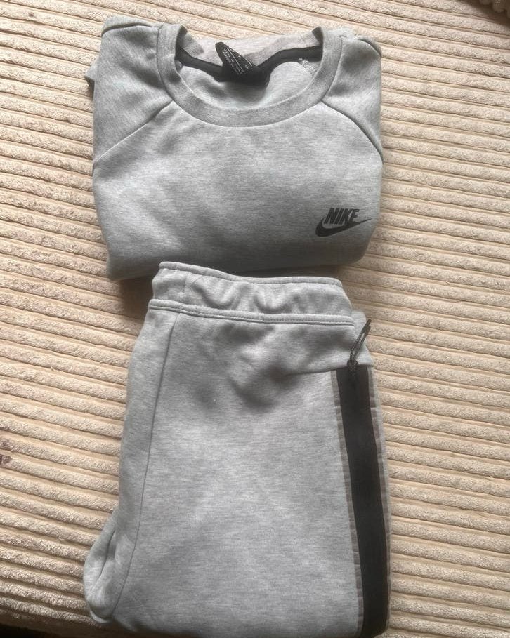 Nike Tech Fleece Trainingspak Grijs broek Maat XS sweater S, Kleding | Heren, Sportkleding, Zo goed als nieuw, Algemeen, Maat 46 (S) of kleiner