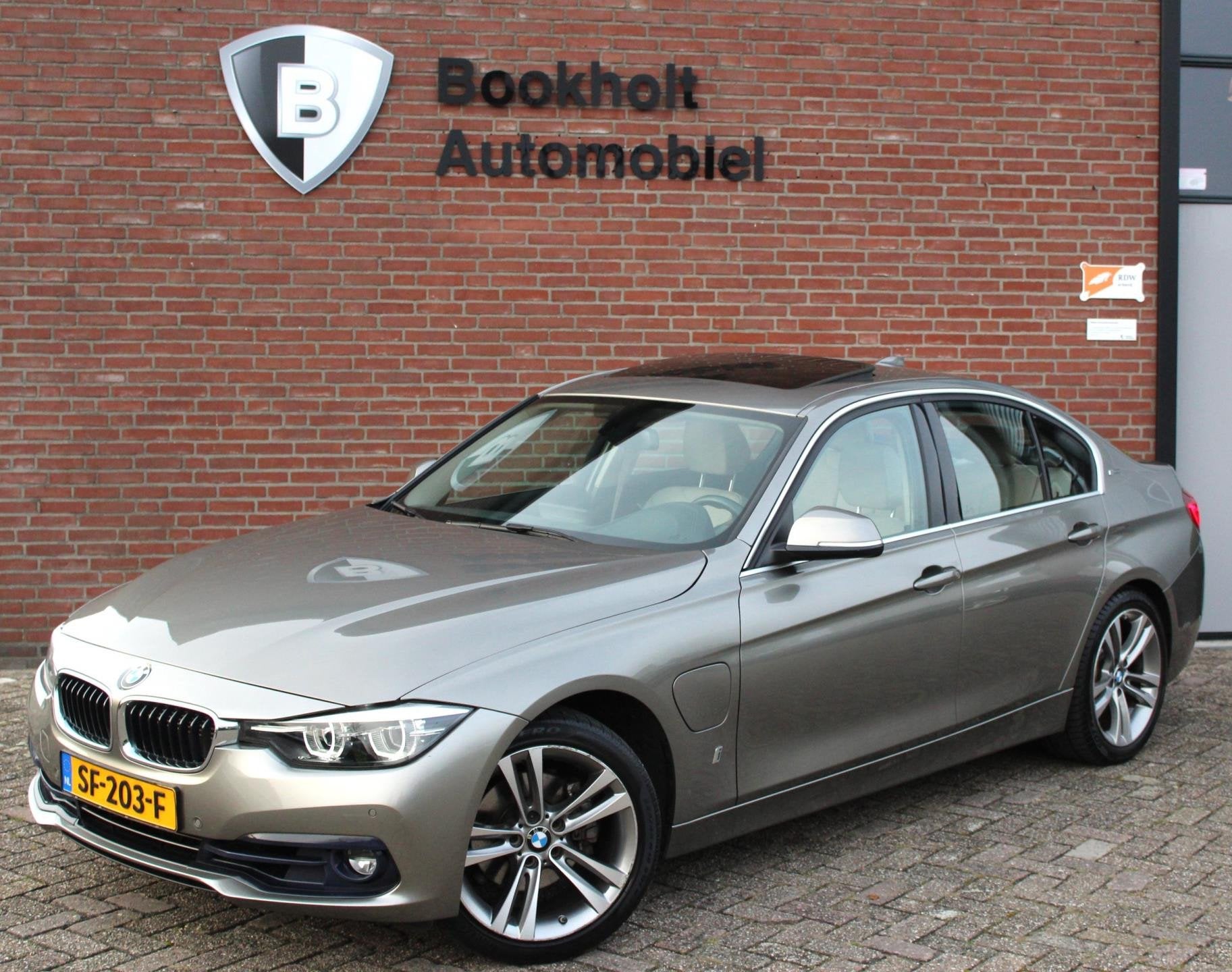 BMW 3-serie 330e Sport 300PK (€ 13,6K ex BTW/BPM), Schuifd, Auto's, BMW, Automaat, 1998 cc, Achterwielaandrijving, Gebruikt