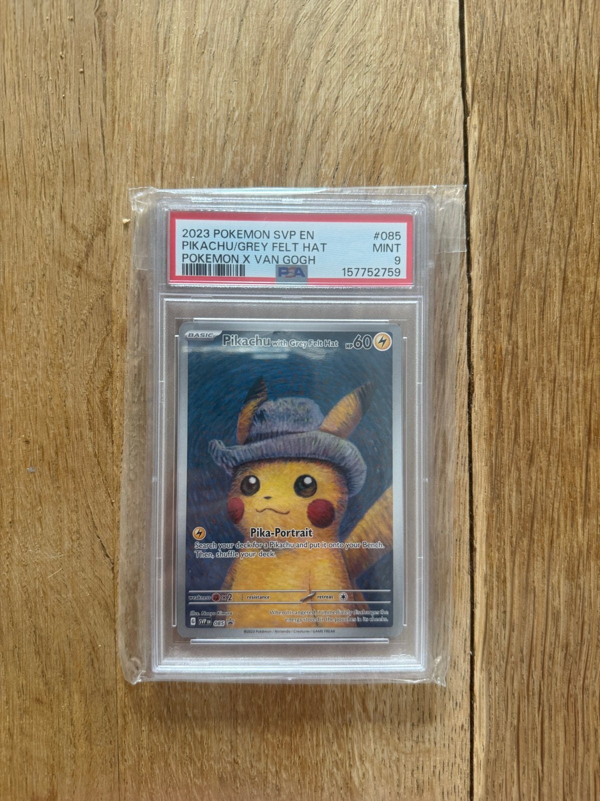 Pikachu met Grijze Vilten Hoed - Pokémon x Van Gogh PSA 9, Hobby en Vrije tijd, Ophalen of Verzenden, Zo goed als nieuw, Losse kaart
