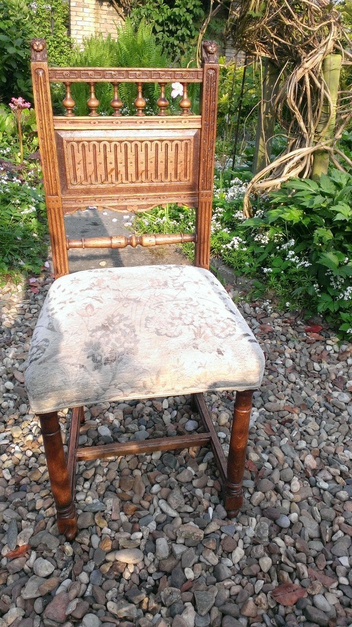 6 antieke stoelen met leeuwenkopjes gratis, Ophalen