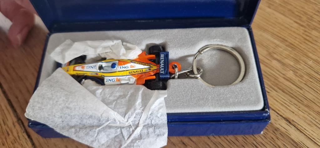 F1 Renault ING sleutelhanger nog nieuw in doosje, Ophalen of Verzenden, Nieuw, Formule 1
