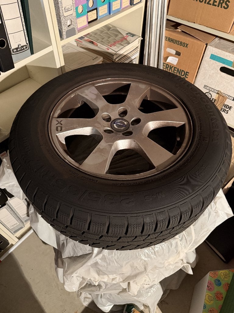 4 Volvo XC velgen met Continental winterbanden 235/65R17, Ophalen, Gebruikt, Banden en Velgen, 17 inch