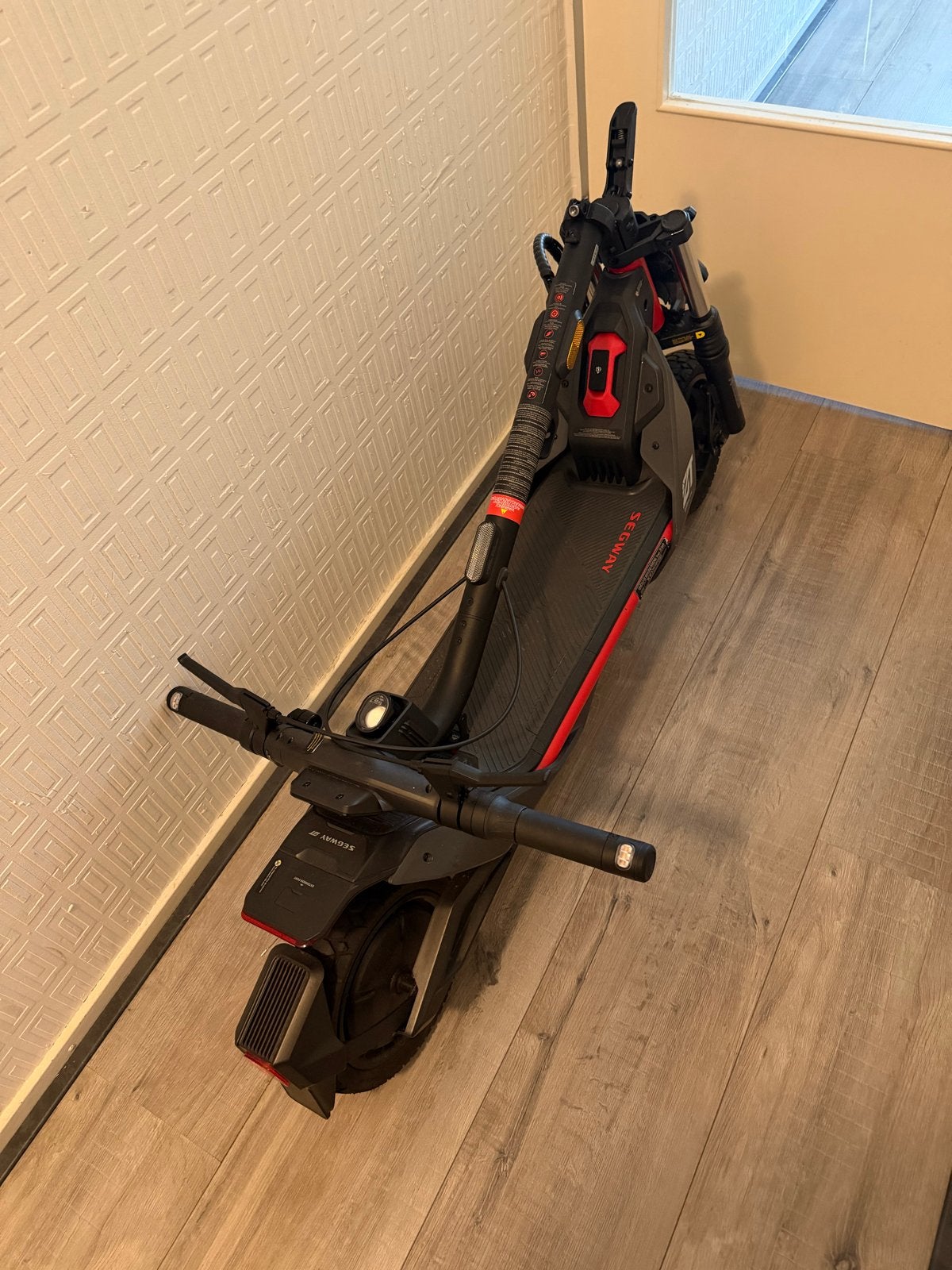SEGWAY Ninebot Kickscooter ZT3 Pro E-step Zwart/Rood, Ophalen of Verzenden, Zo goed als nieuw, Elektrische step (E-scooter)