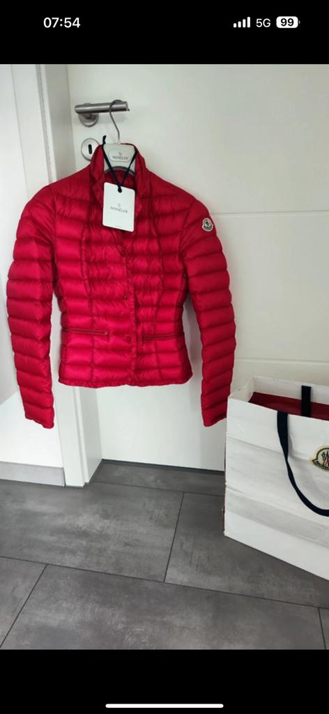 Moncler Liza Giubbotto donsjas, Ophalen of Verzenden, Zo goed als nieuw, Maat 36 (S), Rood