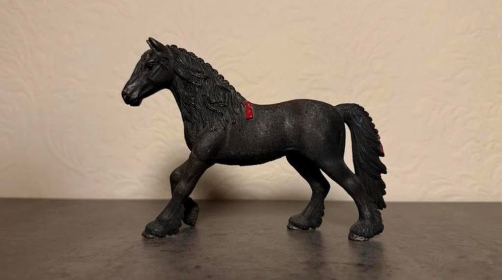 Schleich friese merrie (13749), Ophalen of Verzenden, Zo goed als nieuw, Paard, Beeldje of Figuurtje