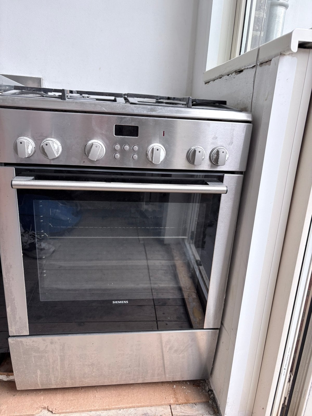 Siemens fornuis met oven, Witgoed en Apparatuur, Ophalen, 4 kookzones, Zo goed als nieuw, Gas