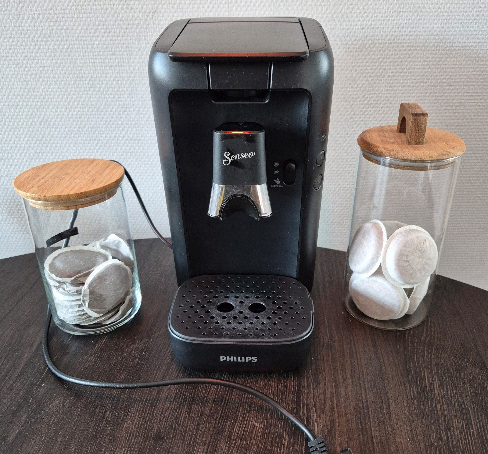 senseo van Philips heel goed,
incl pads ,
EXCLUSIEF potten !, Ophalen of Verzenden, Gebruikt, Overige modellen, Koffiepads en cups