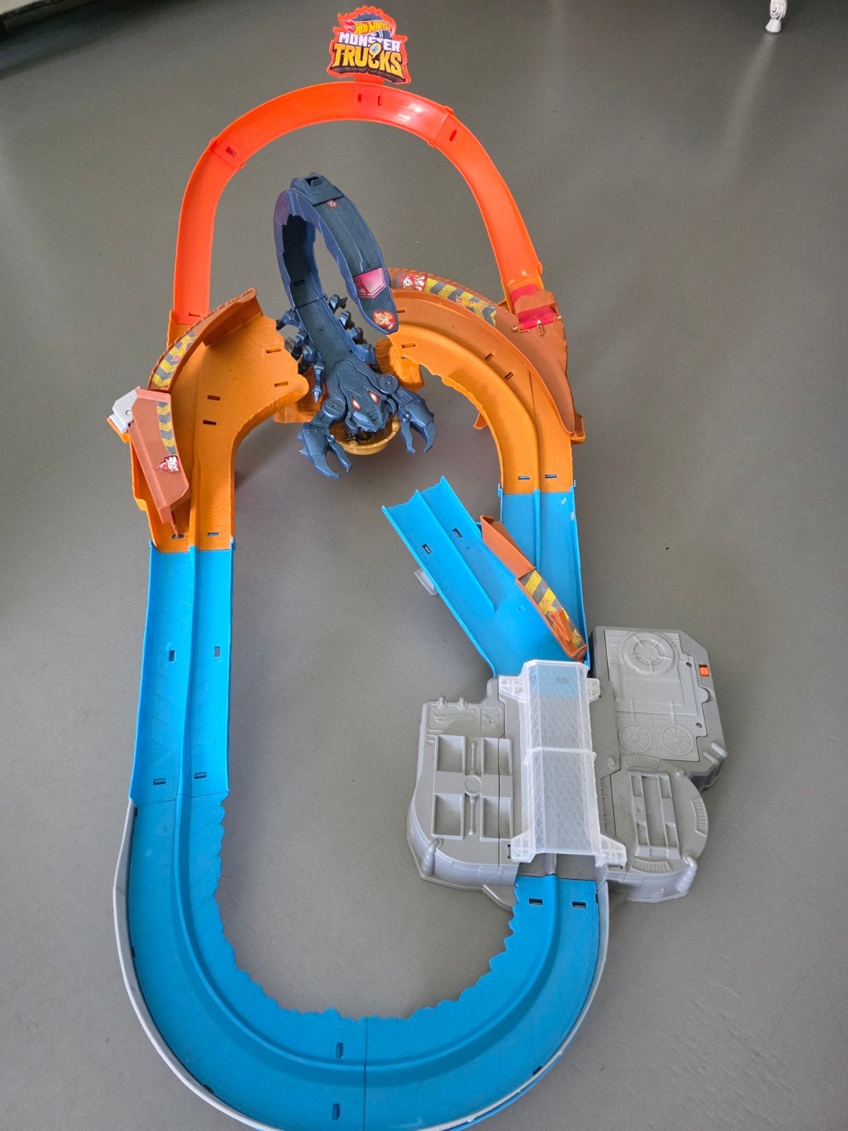 Hot Wheels Monster Trucks Racebaan met Schorpioen, Ophalen, Racebaan, Zo goed als nieuw, Hot Wheels