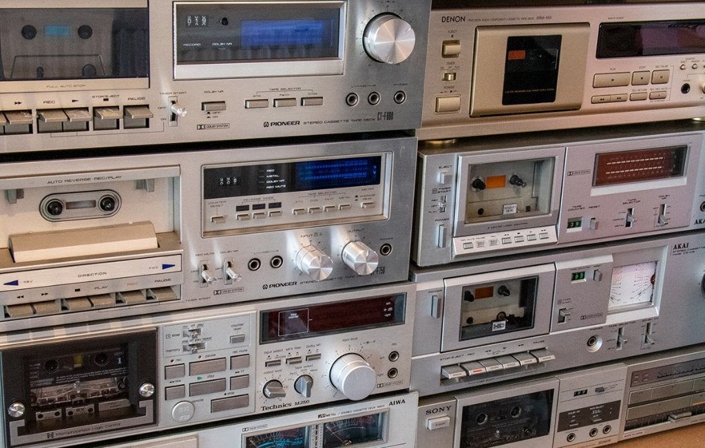 Gezocht Gratis audio versterkers radio's video recorders enz, Ophalen of Verzenden, Gebruikt, Audio