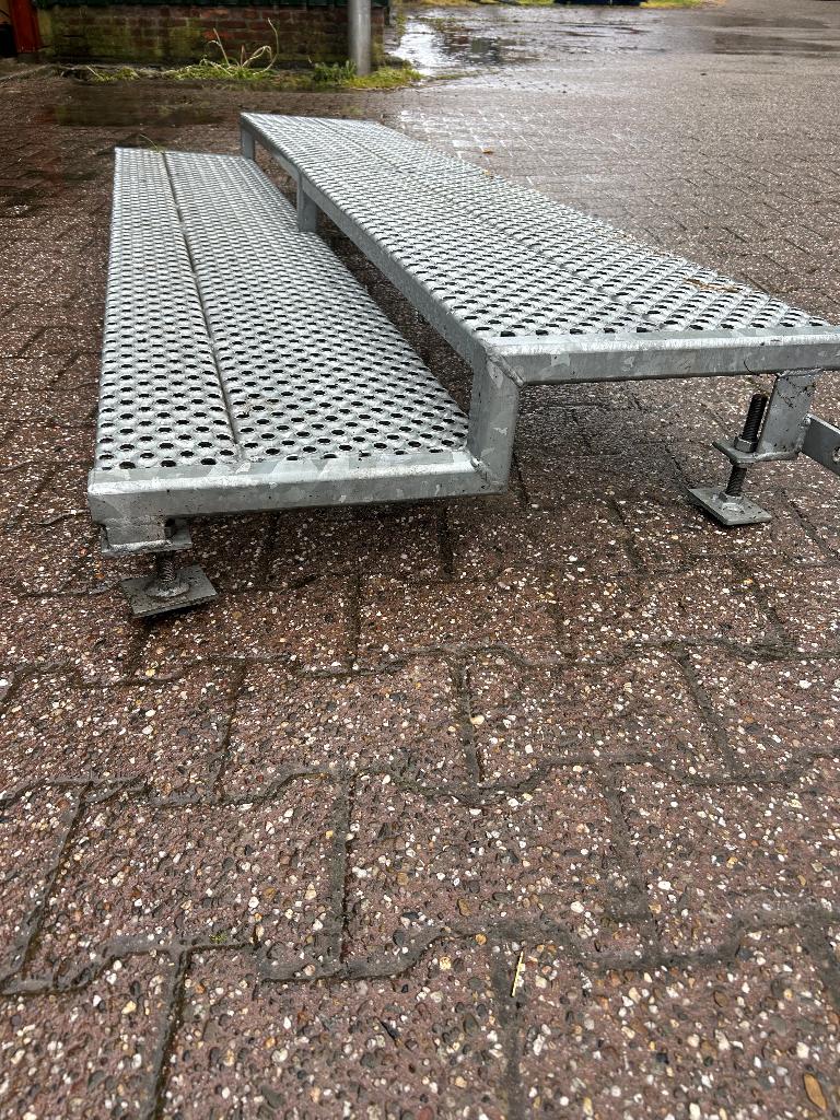 Stalen trap, Ophalen, Zo goed als nieuw, Minder dan 2 meter