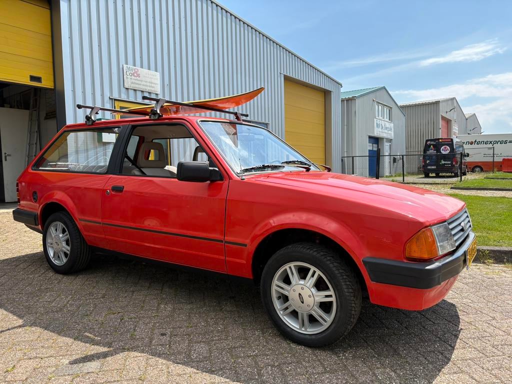 Ford Escort MK3 Turnier 1981 met apk 5-2028!, Auto's, Oldtimers, Particulier, Ford, Benzine, Stationwagon, Handgeschakeld, Overige kleuren