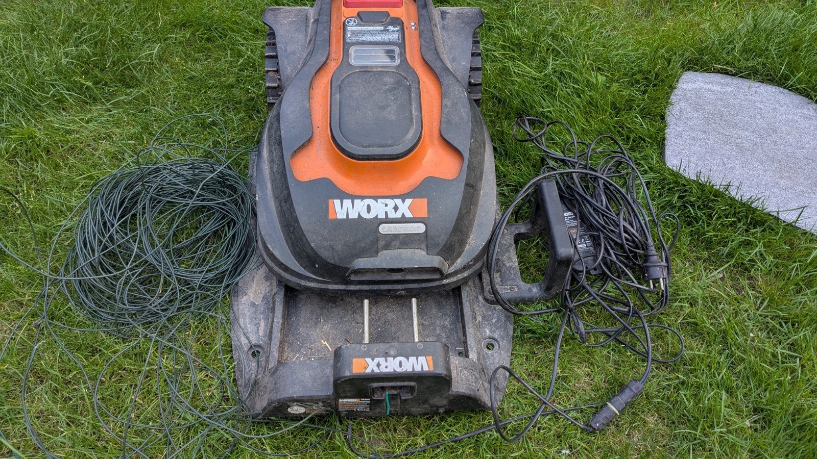 Worx Landroid robotmaaier met laadstation en draad, Ophalen, Gebruikt, Bestuurbaar via app, Worx