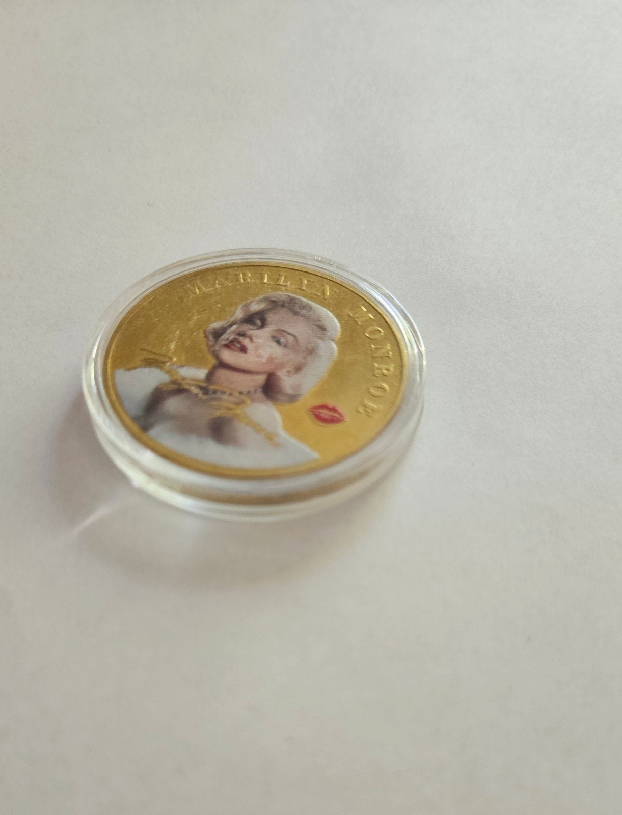 Herdenkingsmunt ter ere van de iconische Marilyn Monroe, Postzegels en Munten, Ophalen of Verzenden, Overige materialen
