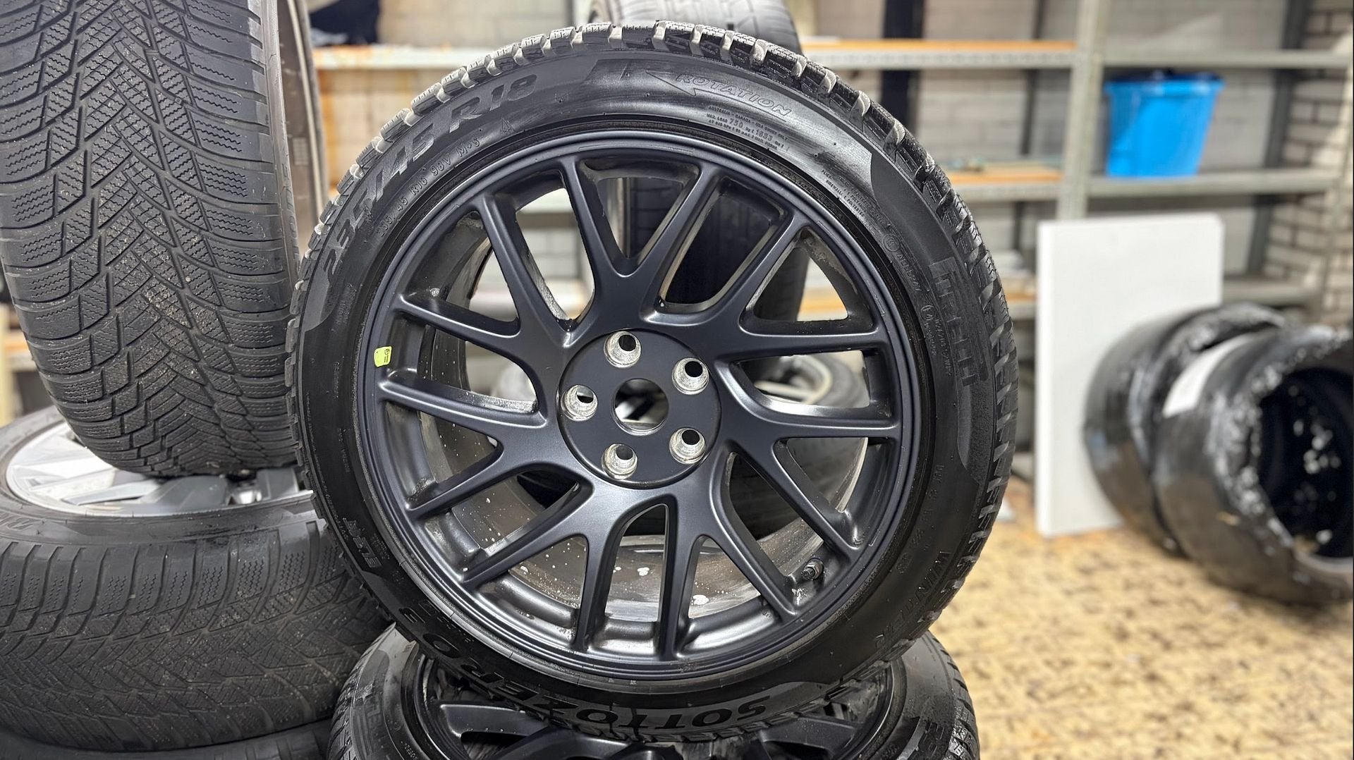 Tesla Model 3 Highland | 235/40/18 | Winterbanden | Direct B, Auto-onderdelen, Banden en Velgen, Ophalen, 18 inch, Gebruikt, -