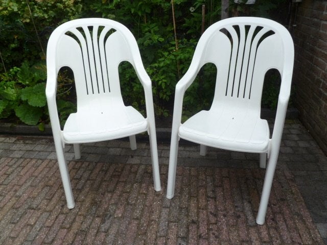 2 Tuinstoelen met hoge rugleuning. Wit, kunststof. Flair., Ophalen, Zo goed als nieuw, Kunststof, Stapelbaar