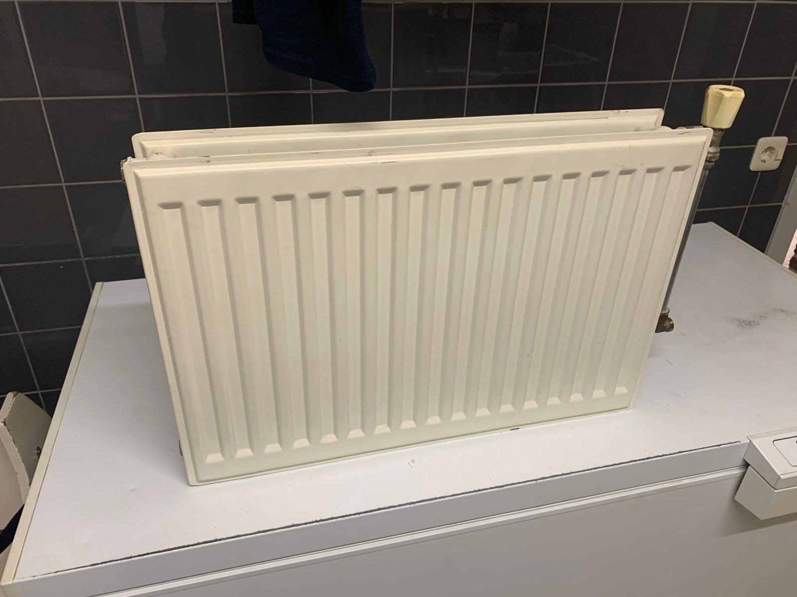Compacte radiator, zo goed als nieuw, 30 tot 80 cm, 500 tot 800 watt, Radiator, Ophalen of Verzenden