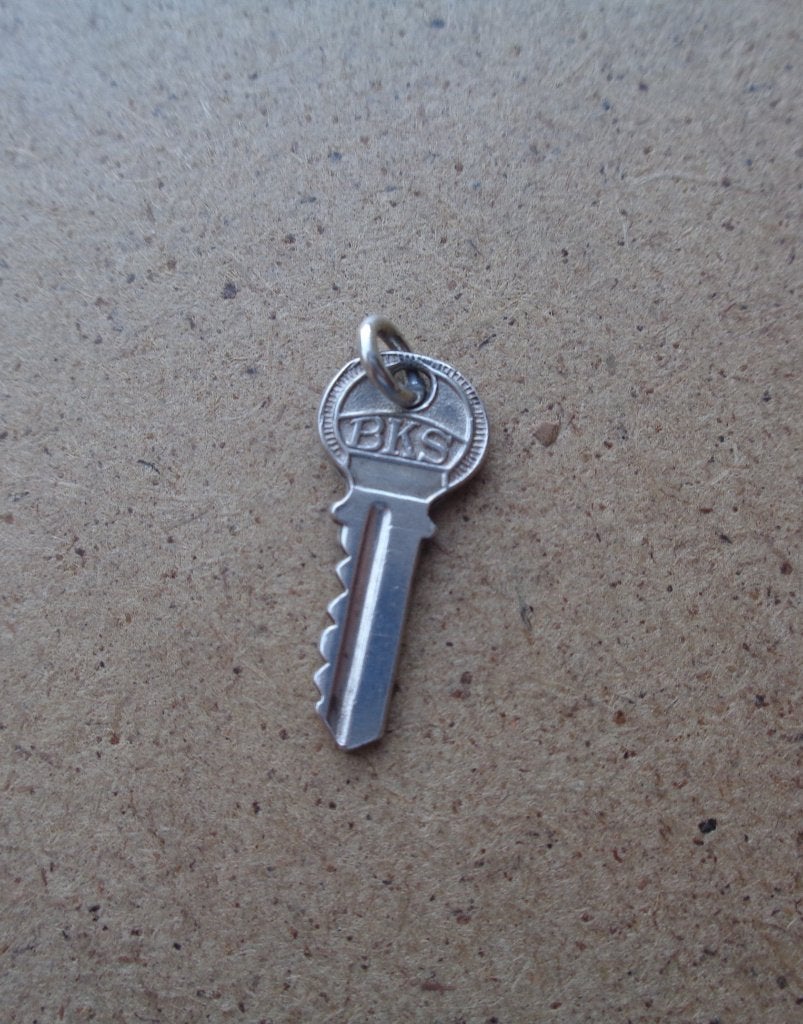 zilveren vintage bedel BKS sleutel [980], Sieraden, Tassen en Uiterlijk, Bedels, Overige merken, Verzenden, Zo goed als nieuw