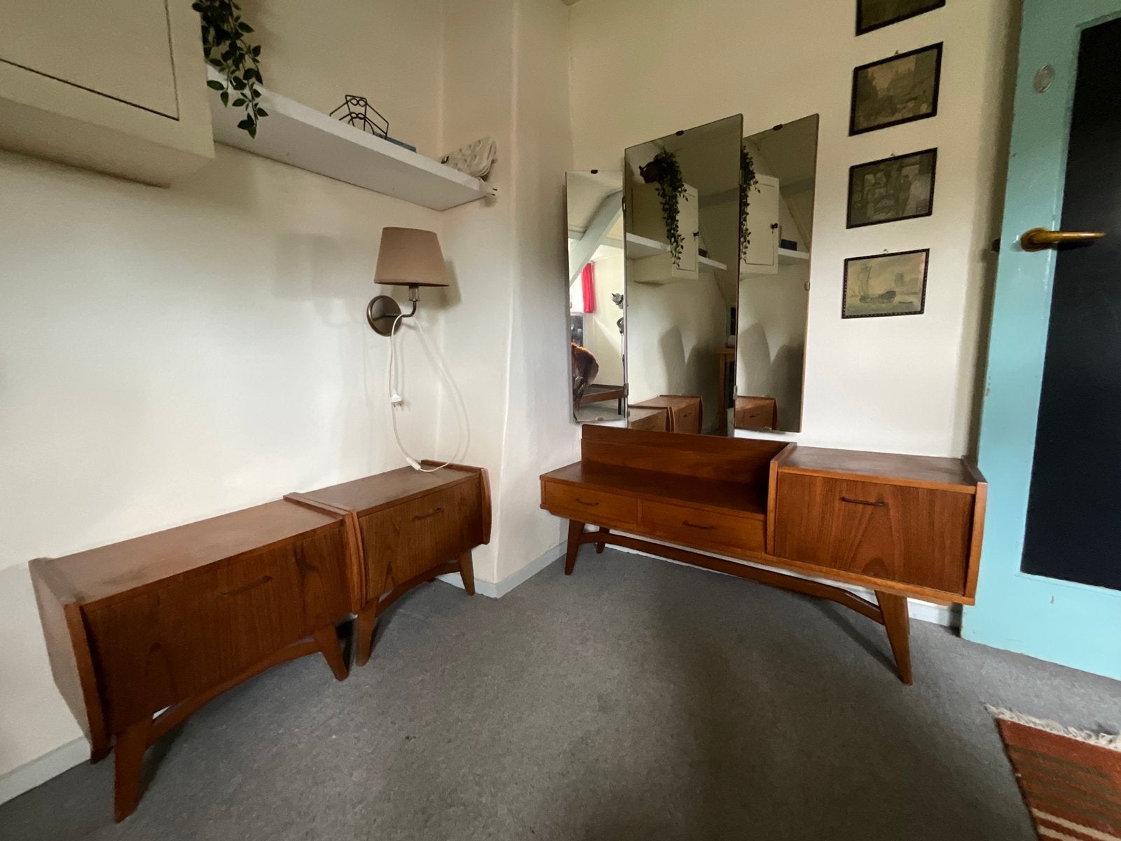 Louis van Teefelen teak nachtkastjes kaptafel en bed, Ophalen