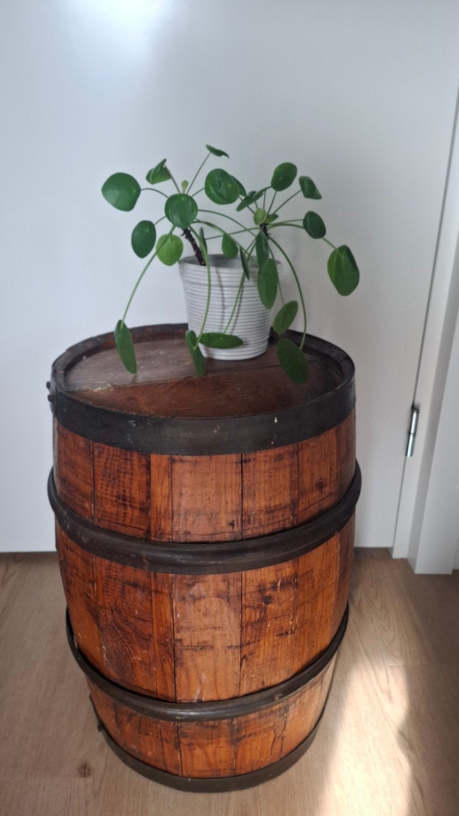 Unieke wijnton bijzettafel /plantentafel - Rustieke vintage, Minder dan 55 cm, Gebruikt, Rond, Hout