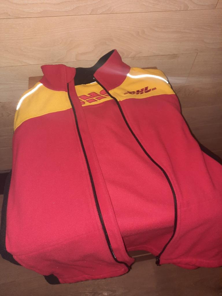 DHL Fleece Jas - Rood/Geel met Reflecterende Strepen, Kleding | Heren, Ophalen of Verzenden, Gedragen, DHL