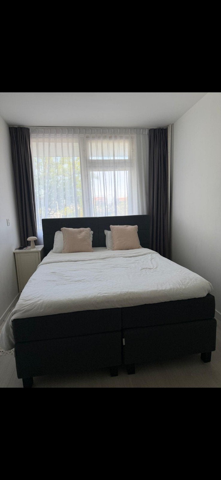 Zo goed als nieuw tweepersoonsbed 160x200 met gordijnen, Huis en Inrichting, Zwart, Tweepersoons, Ophalen of Verzenden, Zo goed als nieuw