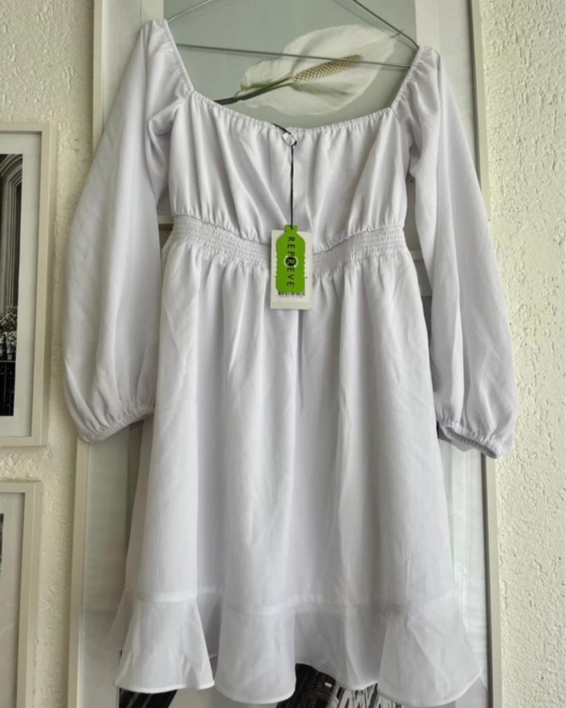 Nieuw: prachtige off shoulder jurk NA-KD, Maat 38/40 (M), Wit, Nieuw, Ophalen of Verzenden