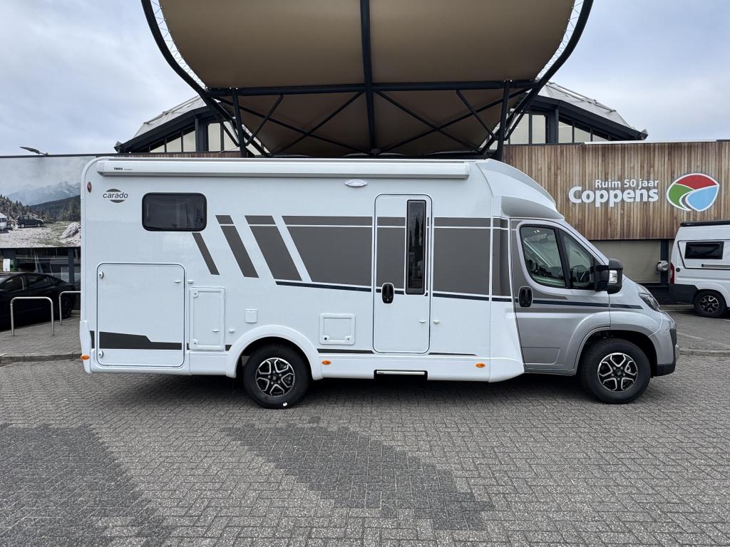 Carado T328 PRO+ AUTOMAAT + ACTIEPRIJS, Caravans en Kamperen, Campers, Automaat, Chemisch toilet, Fiat, Koelkast
