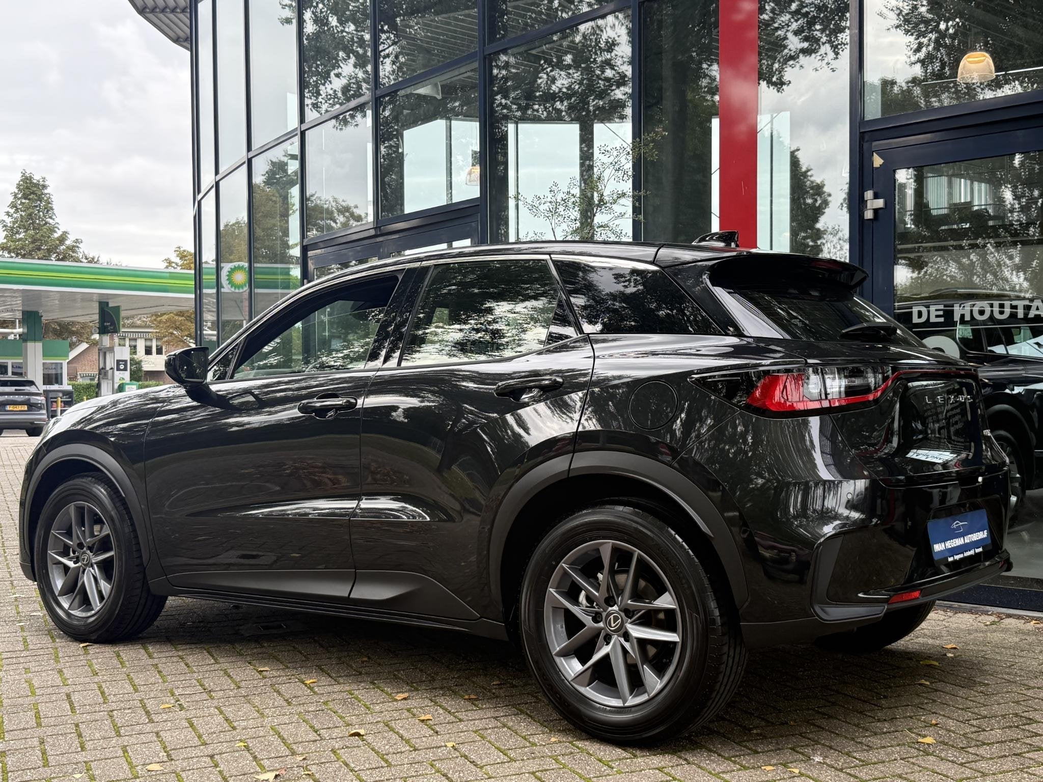 Lexus LBX 1.5 AUTOMAAT | Navigatie | Cruise Control | Climat, Auto's, 12 maanden, Stof, Gebruikt, Zwart