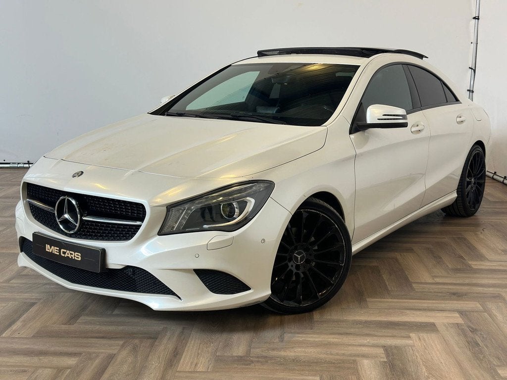 Mercedes-Benz CLA-klasse 200 Edition 1|AUTOMAAT|PANO|, Auto's, Mercedes-Benz, Gebruikt, 715 kg, Wit, Bedrijf