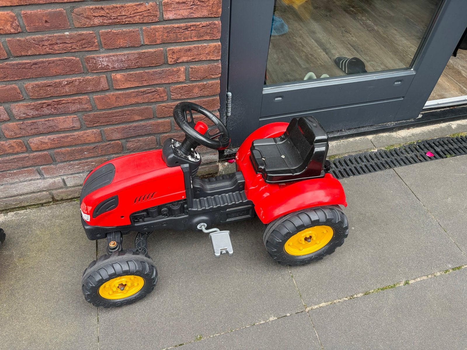 Rode traptractor met aanhanger - Gebruikt, Kinderen en Baby's, Speelgoed | Buiten | Voertuigen en Loopfietsen, Ophalen, Gebruikt